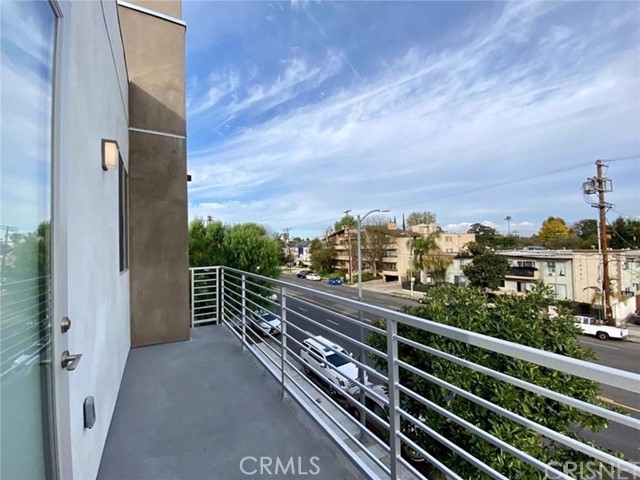 Detail Gallery Image 12 of 25 For 14934 Burbank Bld #301,  Sherman Oaks,  CA 91411 - 3 Beds | 3 Baths