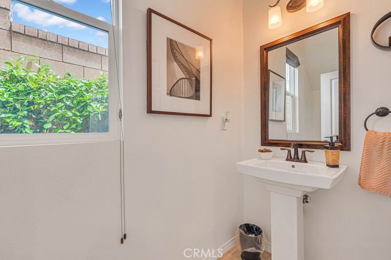 https://media.crmls.org/medias/1901f1c1-e9df-46cf-9991-9e05c534903a.jpg?preset=X-Large