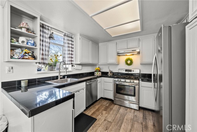 26905 Flo Lane, Canyon Country CA: https://media.crmls.org/medias/1901ffe5-f39f-4e50-866d-ebde614b5a28.jpg