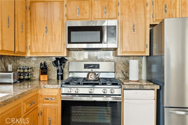 Detail Gallery Image 8 of 58 For 39005 Bayview Ln, Big Bear Lake,  CA 92315 - 4 Beds | 2/1 Baths