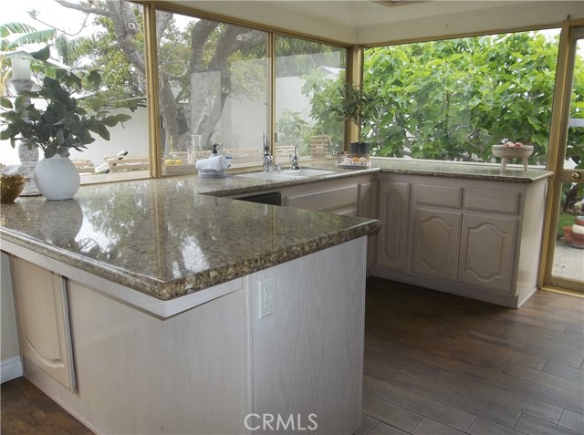 Detail Gallery Image 7 of 25 For 9441 Candlewood Dr, Huntington Beach,  CA 92646 - 3 Beds | 2 Baths