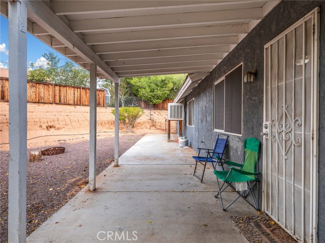 16409 Pauhaska Court, Apple Valley CA: https://media.crmls.org/medias/190419a3-e700-4f0d-9a7a-4b01e2198063.jpg