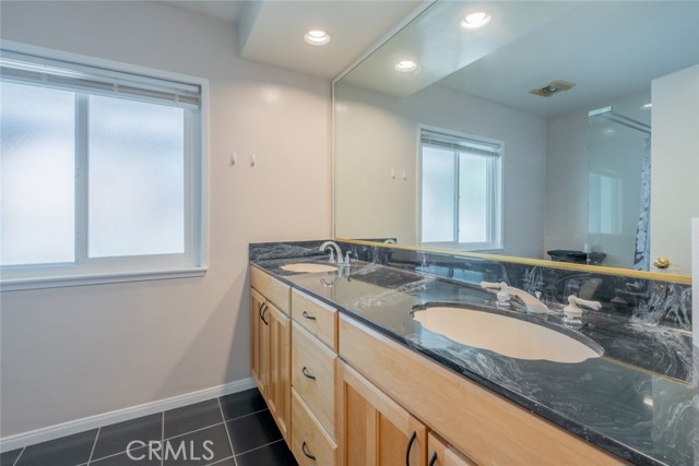 19941 Hiawatha Street, Chatsworth CA: https://media.crmls.org/medias/19057deb-4dea-4080-90de-8832ebe5b438.jpg