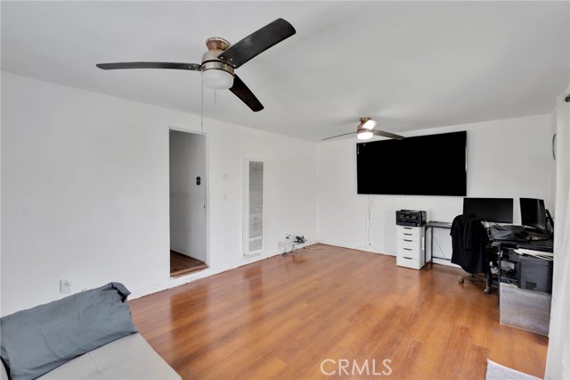 10125 Annetta Ave., South Gate CA: https://media.crmls.org/medias/1905dd4a-c08a-4c47-8c15-5a1af95fb91a.jpg