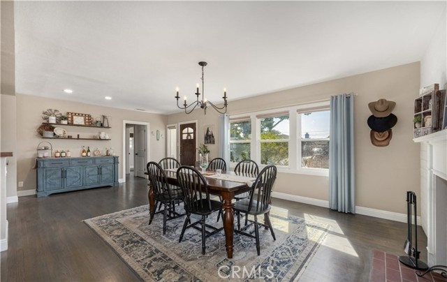 Detail Gallery Image 3 of 44 For 2731 Rutgers Ave, Long Beach,  CA 90815 - 3 Beds | 2 Baths