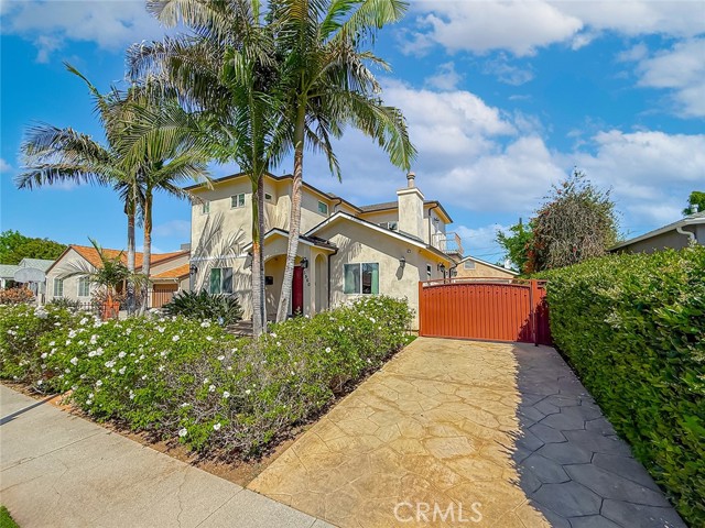 Detail Gallery Image 2 of 58 For 5960 Balcom, Encino,  CA 91316 - 4 Beds | 4 Baths