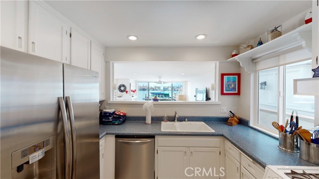 Detail Gallery Image 14 of 29 For 510 1/2 S Bay Front, Newport Beach,  CA 92662 - 2 Beds | 2 Baths