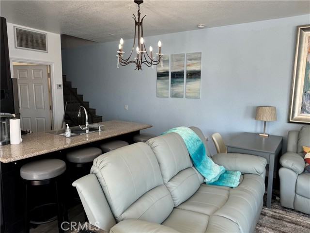 Detail Gallery Image 5 of 11 For 17242 Grand Ave #B,  Lake Elsinore,  CA 92530 - 3 Beds | 2 Baths