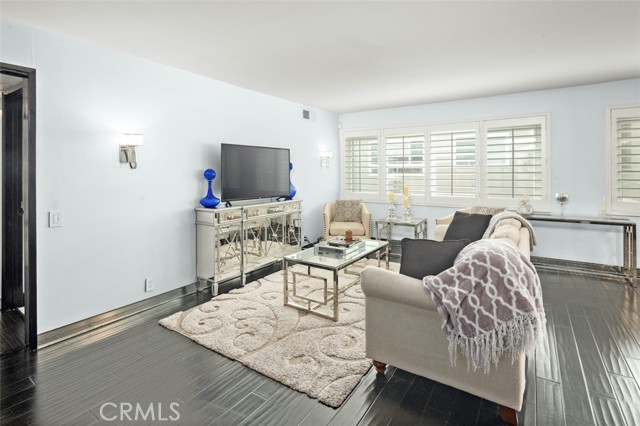 Detail Gallery Image 10 of 26 For 1121 N Olive Dr #209,  West Hollywood,  CA 90069 - 2 Beds | 2 Baths