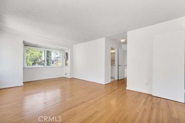 22210 Miston Drive, Woodland Hills CA: https://media.crmls.org/medias/1909d121-724d-4f19-92bd-d68f2438edaf.jpg
