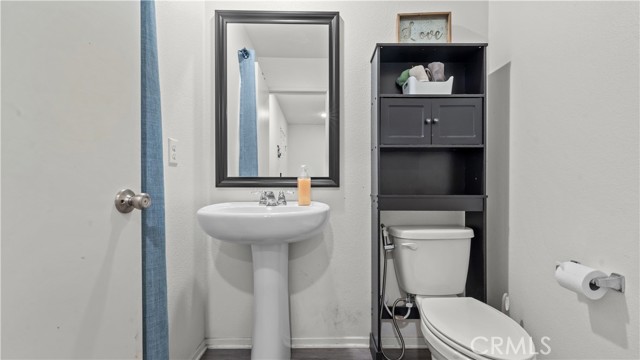 Detail Gallery Image 12 of 18 For 15979 Shawnee, Victorville,  CA 92394 - 4 Beds | 2/1 Baths