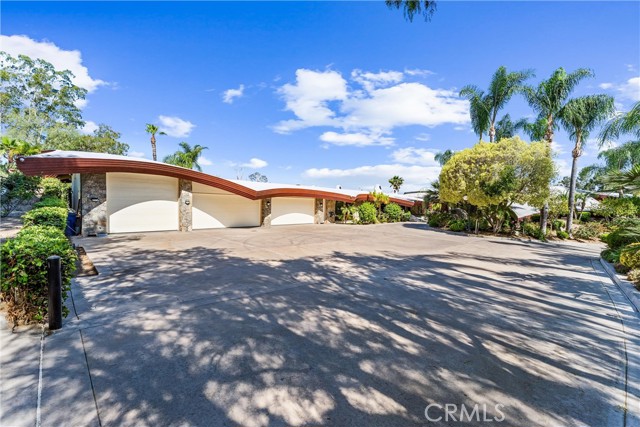 2360 Boulder Bluffs Court, Riverside CA: https://media.crmls.org/medias/190a95ba-bbe3-4f23-a7ad-d880d74c567c.jpg