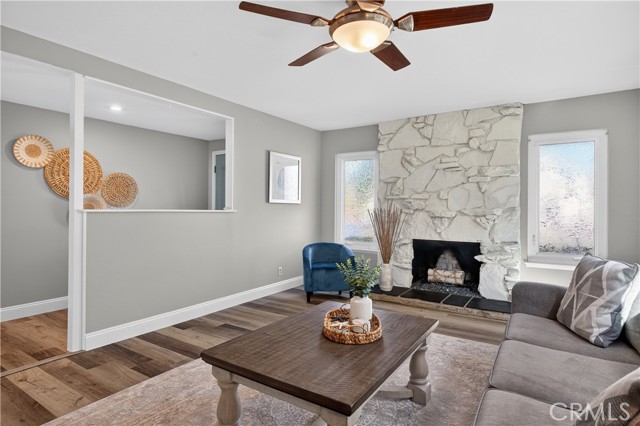 Detail Gallery Image 5 of 37 For 1610 E 20th St, Santa Ana,  CA 92705 - 3 Beds | 2 Baths