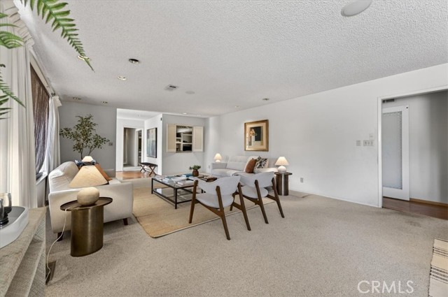 Detail Gallery Image 12 of 74 For 5867 E Club View, Fresno,  CA 93727 - 4 Beds | 2/1 Baths