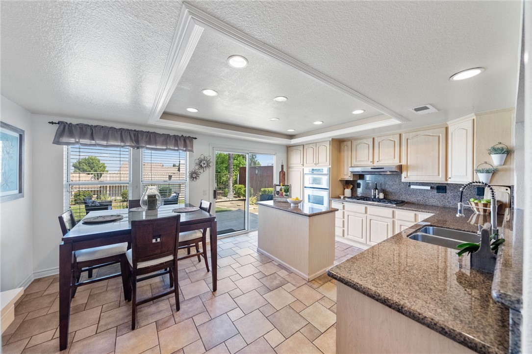 Detail Gallery Image 9 of 50 For 2929 Camellia Ct, Corona,  CA 92882 - 5 Beds | 2/1 Baths