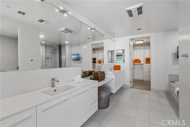 Detail Gallery Image 10 of 24 For 432 N Oakhurst Dr #503,  Beverly Hills,  CA 90210 - 2 Beds | 2/1 Baths