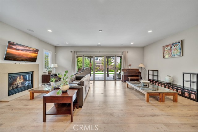 17 Lowland, Irvine CA: https://media.crmls.org/medias/190e7b92-61ae-4e42-ac8b-6ea28c587022.jpg