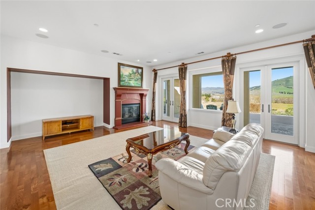 Detail Gallery Image 9 of 70 For 440 Slender Rock Place, San Luis Obispo,  CA 93405 - 5 Beds | 3/1 Baths