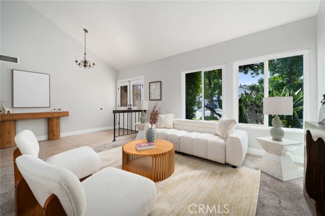 23761 Singapore Street, Mission Viejo CA: https://media.crmls.org/medias/190f7aab-b279-40fa-b234-4179cc1d73e6.jpg