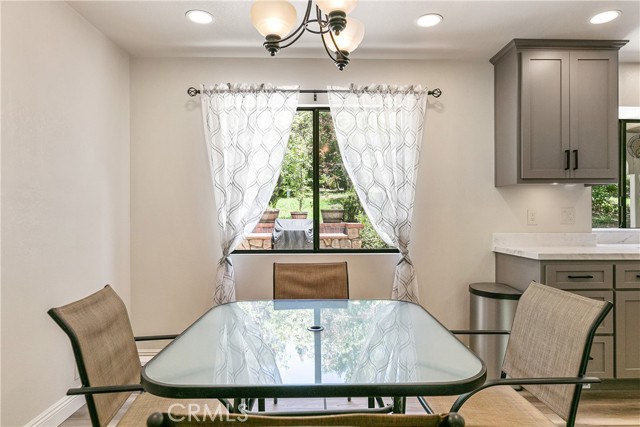 Detail Gallery Image 12 of 38 For 1078 Sandalwood Dr, Lake Arrowhead,  CA 02352 - 3 Beds | 2 Baths