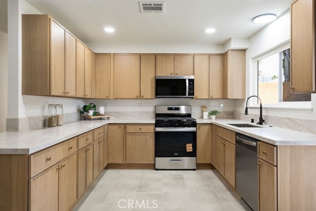 Detail Gallery Image 12 of 41 For 7921 Onyx Ct, Rancho Cucamonga,  CA 91730 - 4 Beds | 2/1 Baths