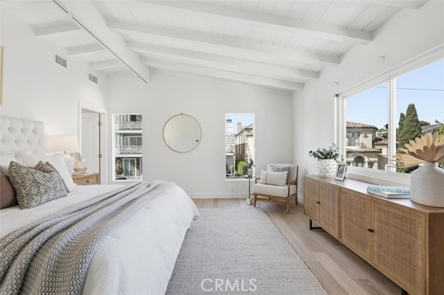 Detail Gallery Image 12 of 52 For 436 1st St, Manhattan Beach,  CA 90266 - 4 Beds | 2/1 Baths