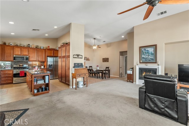 671 Zaharias Circle, Hemet CA: https://media.crmls.org/medias/1911ebb6-7744-4fd1-bbef-93acf28014d6.jpg