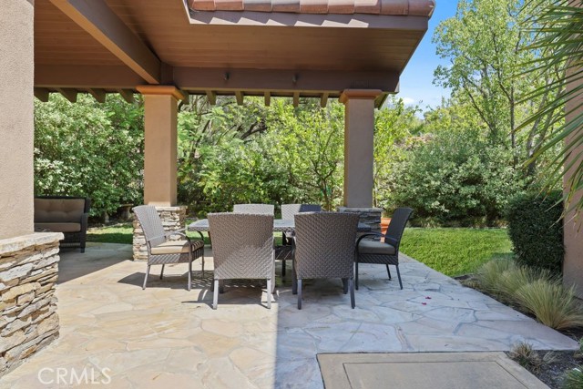 6 Marble Creek Lane, Coto de Caza CA: https://media.crmls.org/medias/19125e9d-af94-40e4-9cf4-70f81cef638a.jpg