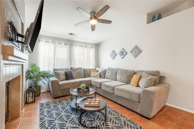 83250 Beverly Circle, Indio CA: https://media.crmls.org/medias/19126510-6e53-4253-9331-d92dee70fbb4.jpg