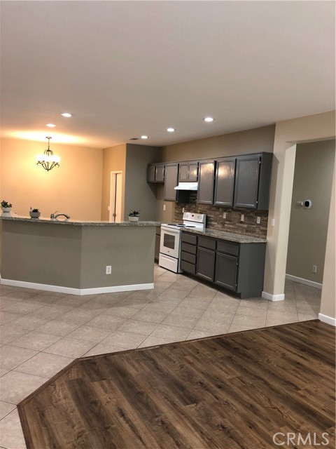 Detail Gallery Image 14 of 63 For 12941 Rising Moon Way, Victorville,  CA 92392 - 4 Beds | 2 Baths