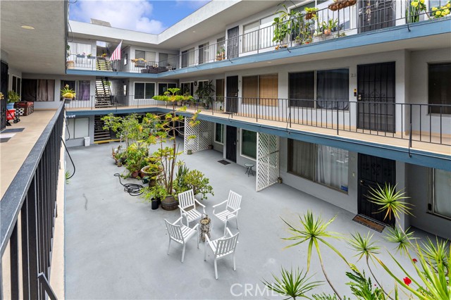 Detail Gallery Image 5 of 24 For 120 Alamitos Ave #17,  Long Beach,  CA 90802 - 1 Beds | 1 Baths
