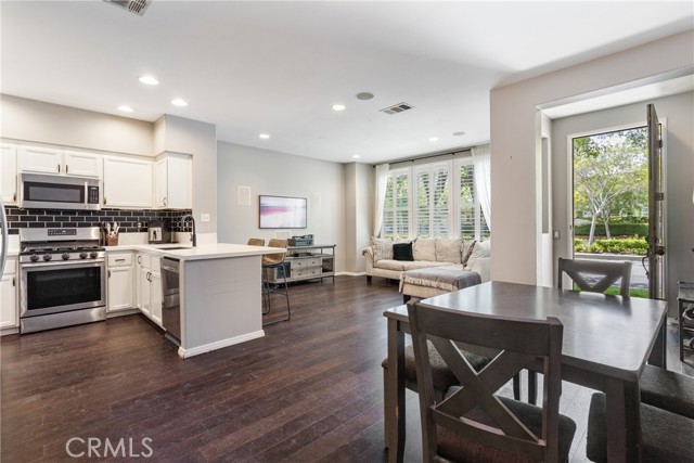 24120 Victoria Ln, Valencia CA: https://media.crmls.org/medias/19136cb5-6647-47d6-b70a-58765165ace3.jpg