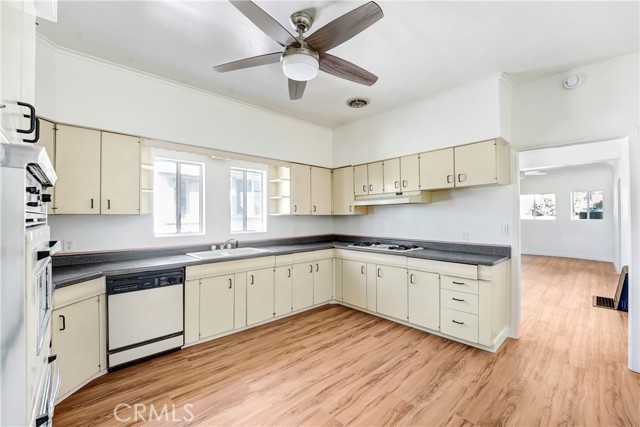 Detail Gallery Image 5 of 26 For 5830 Fayette, Los Angeles,  CA 90042 - 3 Beds | 2 Baths