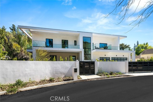 Detail Gallery Image 3 of 43 For 4930 Palomar Dr, Tarzana,  CA 91356 - 6 Beds | 6/1 Baths