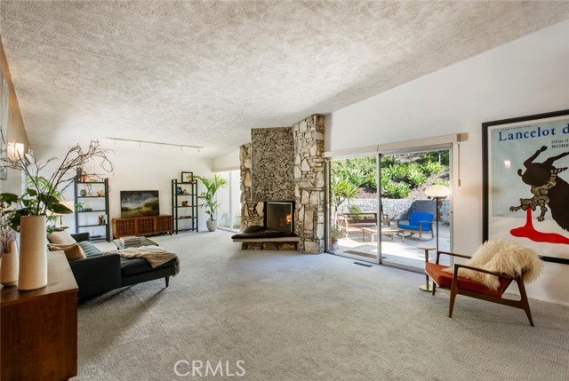 Detail Gallery Image 11 of 54 For 2820 E Chevy Chase Dr, Glendale,  CA 91206 - 2 Beds | 2 Baths