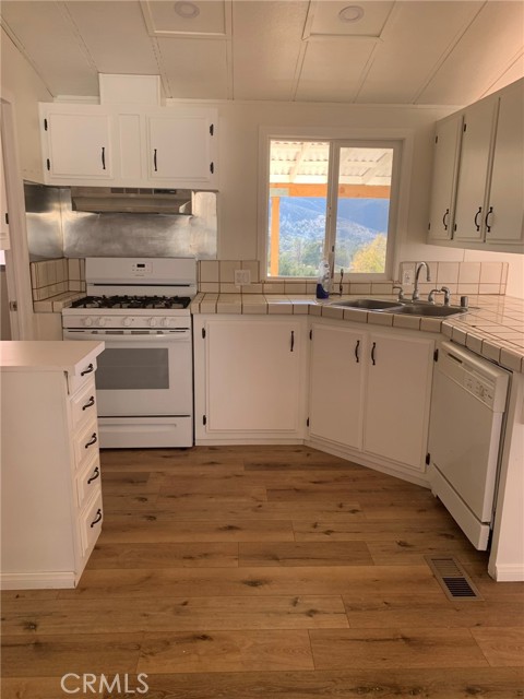 523 Piute Street, Bodfish CA: https://media.crmls.org/medias/1913dc22-be4f-4598-9cf8-5cba8bb3e5b6.jpg