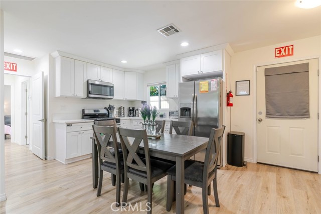 7315 Jamieson Avenue, Reseda CA: https://media.crmls.org/medias/19145013-e2f6-49b6-a227-ccf56d0b8a00.jpg