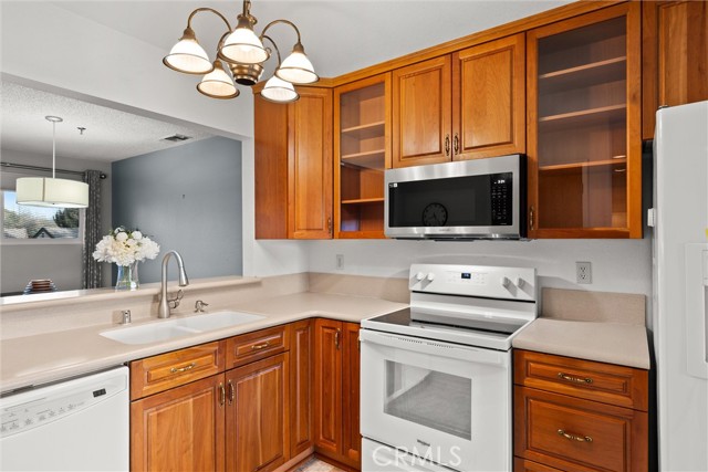 Detail Gallery Image 12 of 39 For 5 Valley Lake, Chico,  CA 95928 - 2 Beds | 2 Baths