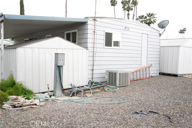 9391 California Ave, Riverside CA: https://media.crmls.org/medias/1914ac14-94d5-424b-a581-f75fd9fe1f4c.jpg