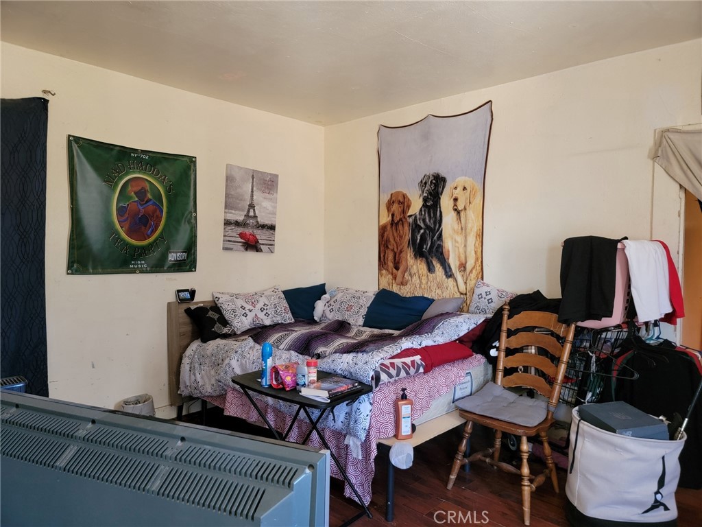 https://media.crmls.org/medias/19152e51-d1b3-4271-be7f-dd5d7351f10a.jpg?preset=X-Large