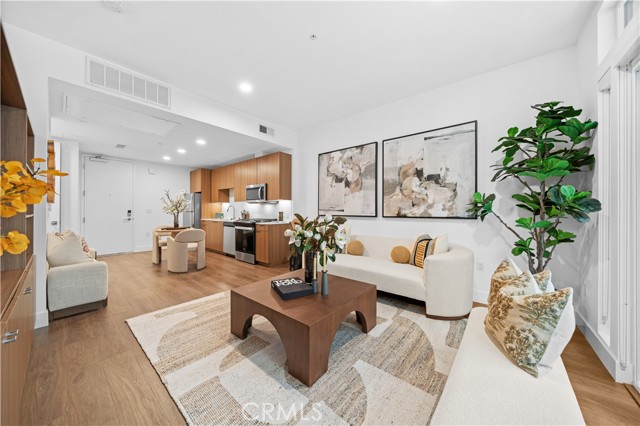 Image 1 for 709 E Walnut ST #318