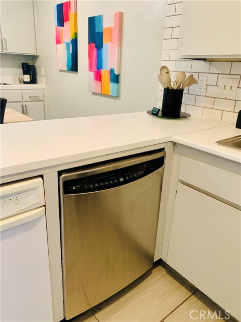 4919 N Millbrook Avenue, Fresno CA: https://media.crmls.org/medias/1915f7c8-3e39-46b2-9b07-7f1cdb17dc49.jpg