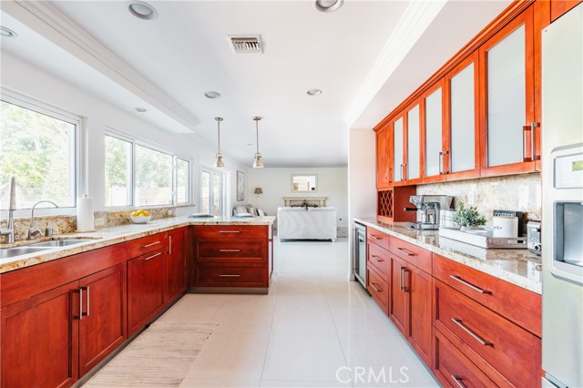 Detail Gallery Image 8 of 36 For 21793 Planewood Dr, Woodland Hills,  CA 91364 - 4 Beds | 3/1 Baths