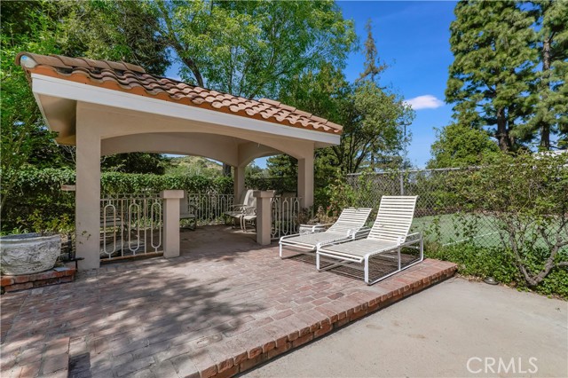 Detail Gallery Image 31 of 33 For 4525 Vista De Oro Ave, Woodland Hills,  CA 91364 - 5 Beds | 4/2 Baths