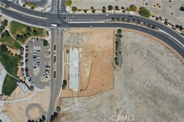15001 Bass Hill Rd, Apple Valley CA: https://media.crmls.org/medias/1918551c-edd5-407d-8832-6426cd09797f.jpg