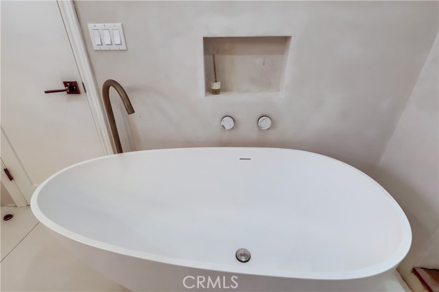 5528 Voletta Place, Valley Village CA: https://media.crmls.org/medias/191912a6-d19e-47f5-92be-4cfdba250f74.jpg