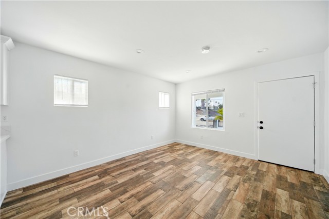 Detail Gallery Image 8 of 17 For 523 78th St, Los Angeles,  CA 90044 - 2 Beds | 1 Baths