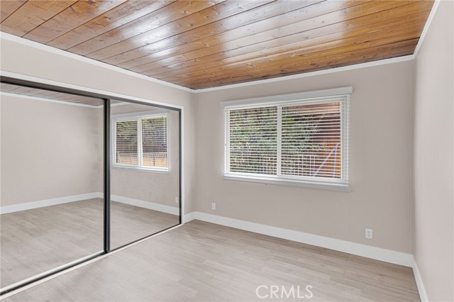 412 San Bernardino Avenue, Sugarloaf CA: https://media.crmls.org/medias/19197d89-8b7a-4e45-9857-78724c246dfb.jpg