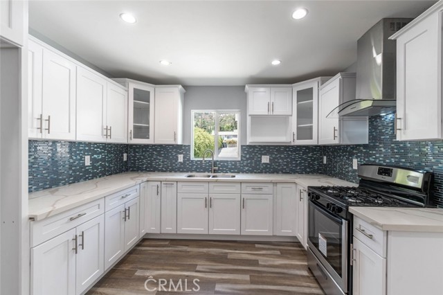 6438 Day Street, Tujunga CA: https://media.crmls.org/medias/191a009e-1949-4a74-801e-f714c24b2e2d.jpg