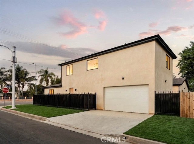 Detail Gallery Image 2 of 28 For 17852 Saticoy St, Reseda,  CA 91335 - 4 Beds | 3/1 Baths